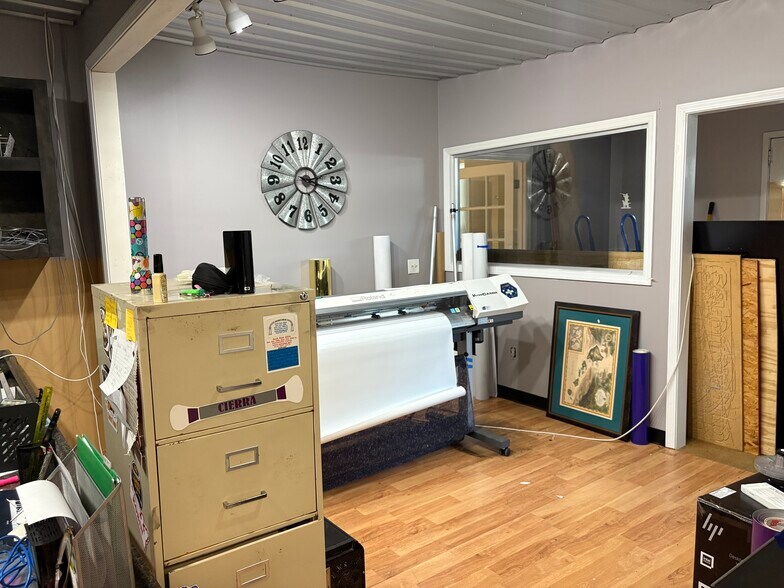 More Photos Of 792 E Cherry St, Jesup Office For Sale