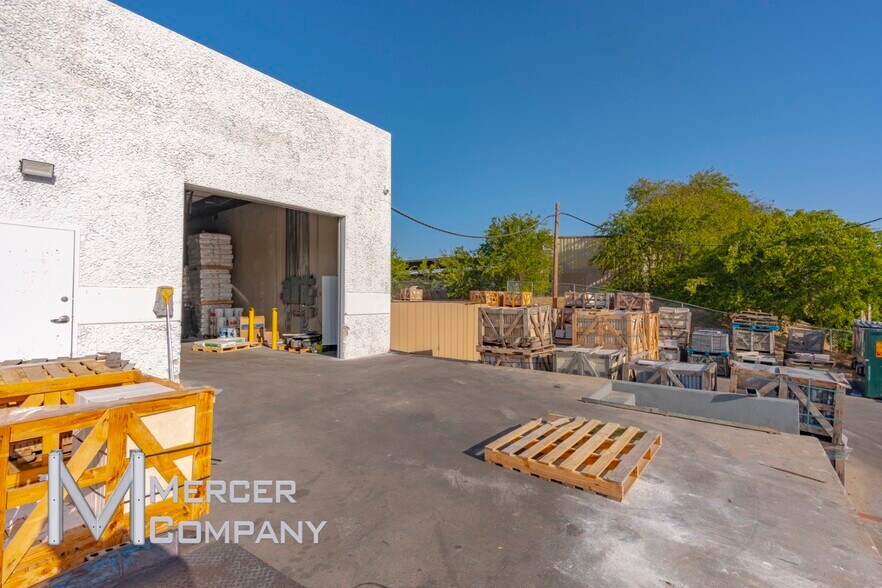 More Photos Of 8120 West Fwy, White Settlement Showroom For Sale
