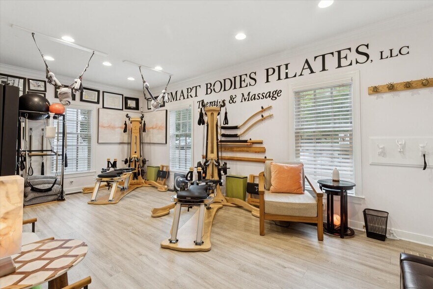 More Photos Of 5000 New Point Rd, Williamsburg Office For Sale