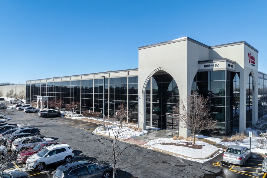 Primary Photo Of 880 S Rohlwing Rd, Addison Distribution For Lease