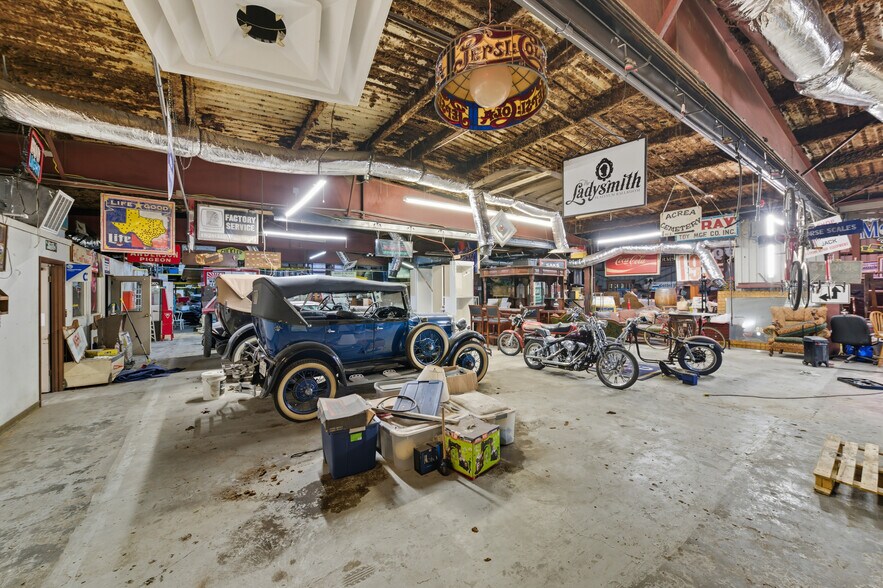 More Photos Of 9129 Irvington Blvd, Houston Warehouse For Sale