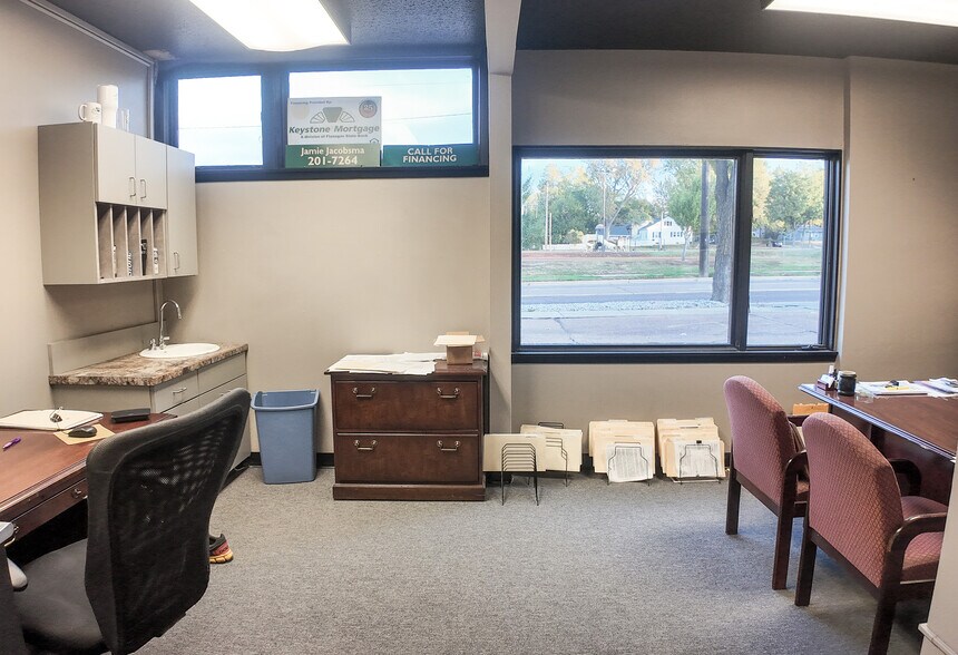 More Photos Of 1800 S Summit Ave, Sioux Falls Office For Sale