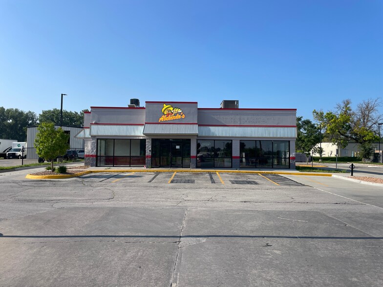 Primary Photo Of 1501 E Euclid Ave, Des Moines Fast Food For Sale