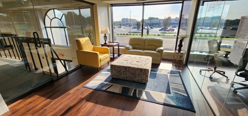 More Photos Of 2144 S Macarthur Blvd, Springfield Office For Lease