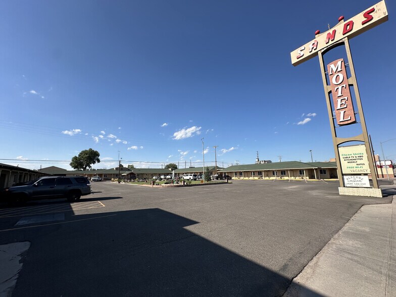 Primary Photo Of 1022 W Lincolnway, Cheyenne Hotel For Sale