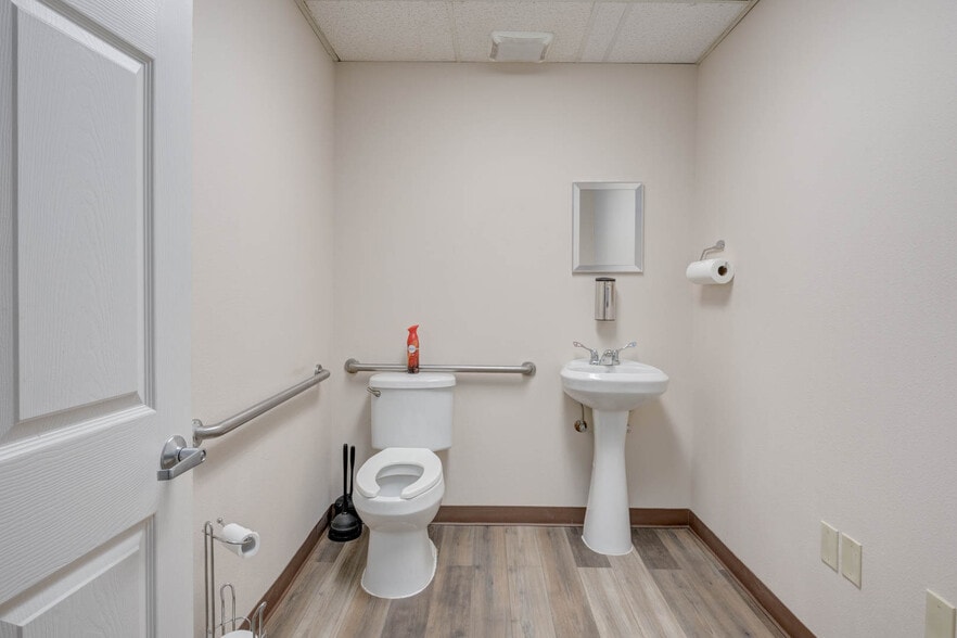 More Photos Of 700-H Everhart Rd, Corpus Christi Office For Sale