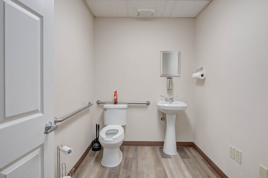 More Photos Of 700-H Everhart Rd, Corpus Christi Office For Sale