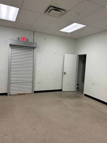 More Photos Of 1824 W Slaughter Ln, Austin Freestanding For Lease
