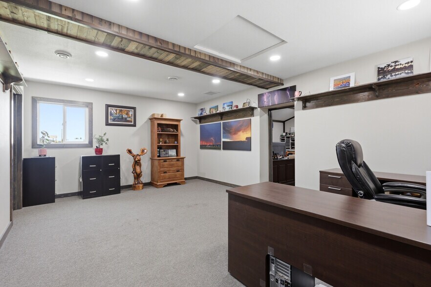 More Photos Of 11700 Sturgis Rd, Summerset Warehouse For Sale