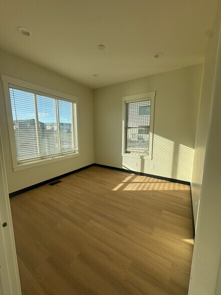 More Photos Of 112 Sugar Avenue, Sugar City Office For Lease