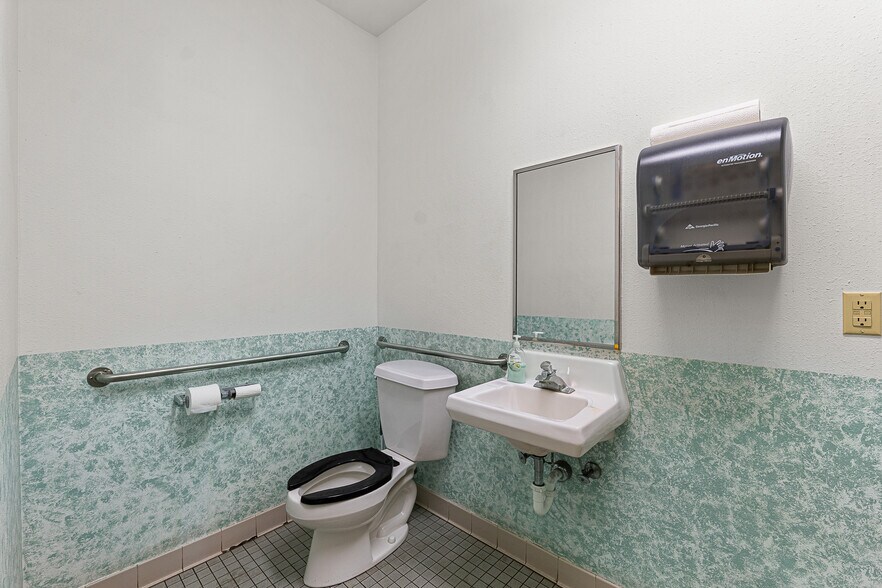 More Photos Of 65 Blodgett Ct, Fond Du Lac Warehouse For Sale