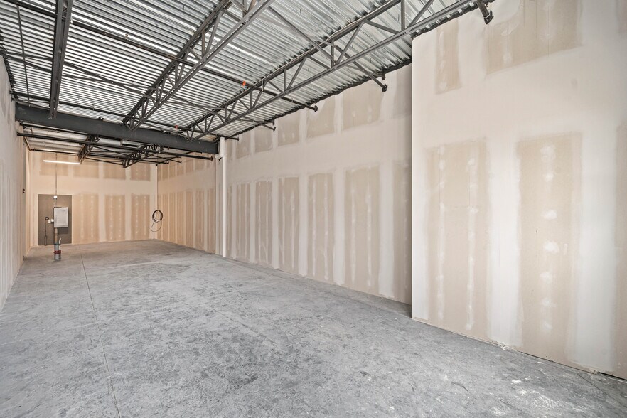 More Photos Of 246 Nolanridge Cres NW, Calgary Storefront For Lease
