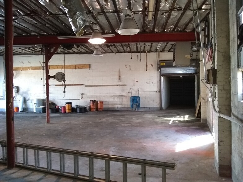 More Photos Of 29A Midland Ave, Hicksville Industrial For Lease