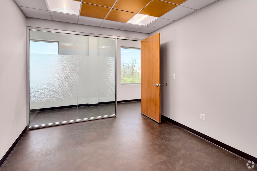 More Photos Of 22365 Broderick Dr, Sterling Medical For Lease