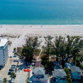 More Photos Of 10200 Gulf Blvd, Treasure Island Hotel For Sale
