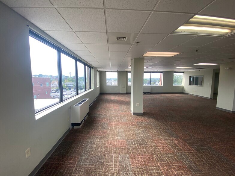More Photos Of 228 Maple St, Manchester Office For Sale