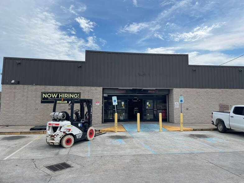Primary Photo Of 8201 Earhart Blvd, New Orleans Freestanding For Lease