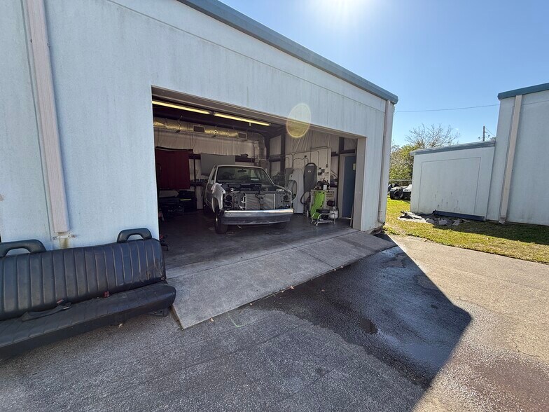 More Photos Of 50 S Perrott Dr, Ormond Beach Service For Sale