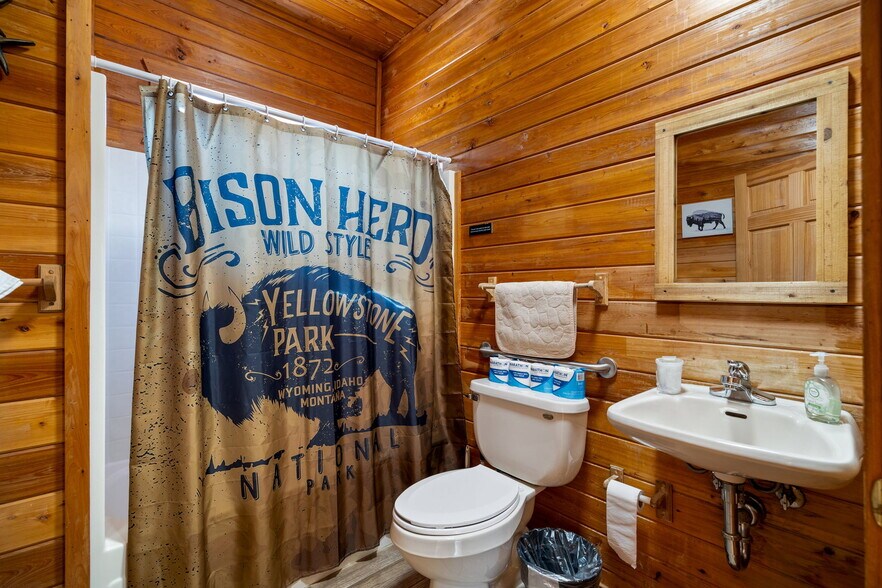 More Photos Of 1022 S Hunter Creek Dr, Payson Hotel For Sale