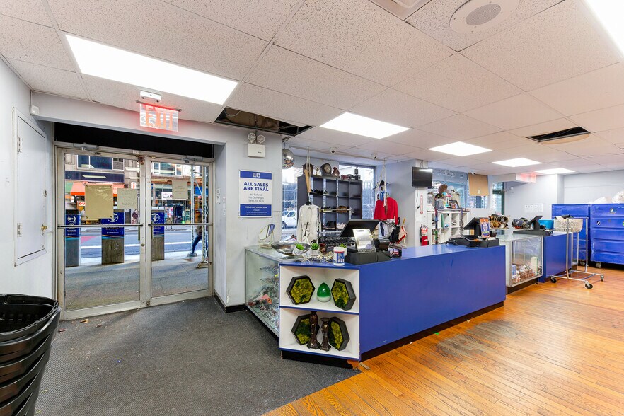 More Photos Of 7 W 14th St, New York Apartments For Lease