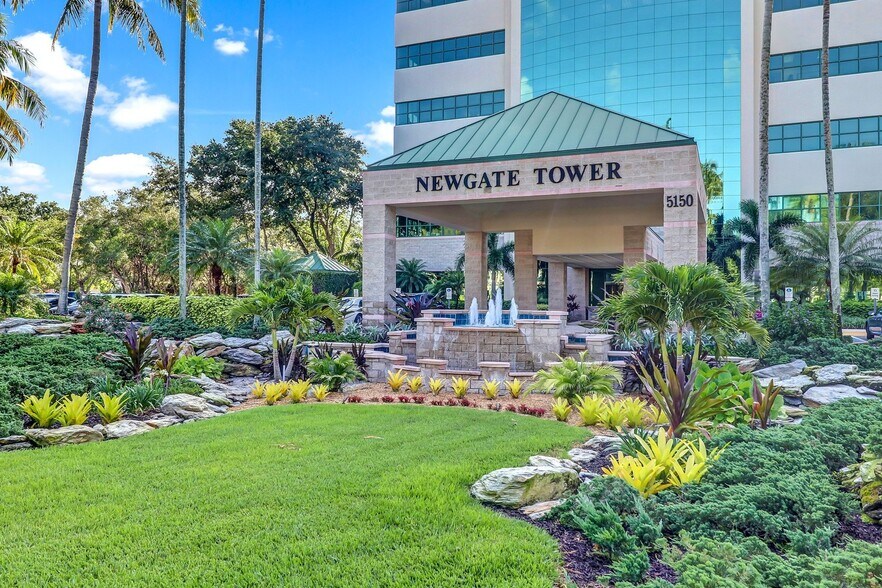 More Photos Of 5100 Tamiami Trl N, Naples Office For Lease