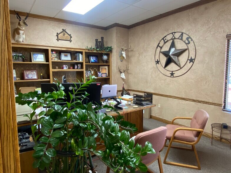 More Photos Of 5500 Bluebird St, Amarillo Storefront For Sale