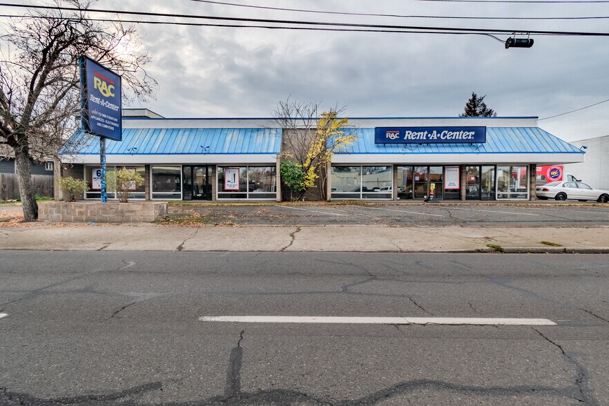 More Photos Of 925 N Central Ave, Medford General Retail For Sale