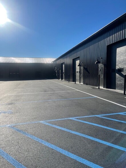 More Photos Of 25 Industrial Tract, Hudson Warehouse For Lease