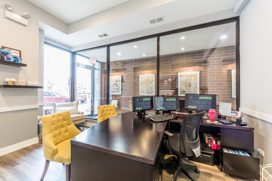 More Photos Of 1510 W Division St, Chicago Apartments For Lease