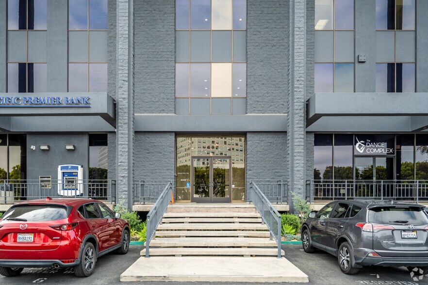 More Photos Of 4667 MacArthur Blvd, Newport Beach Office For Lease