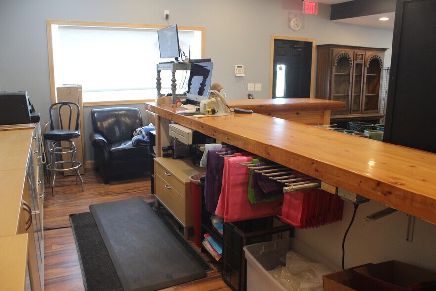 More Photos Of 80920 County Road 46, Hayward Showroom For Sale