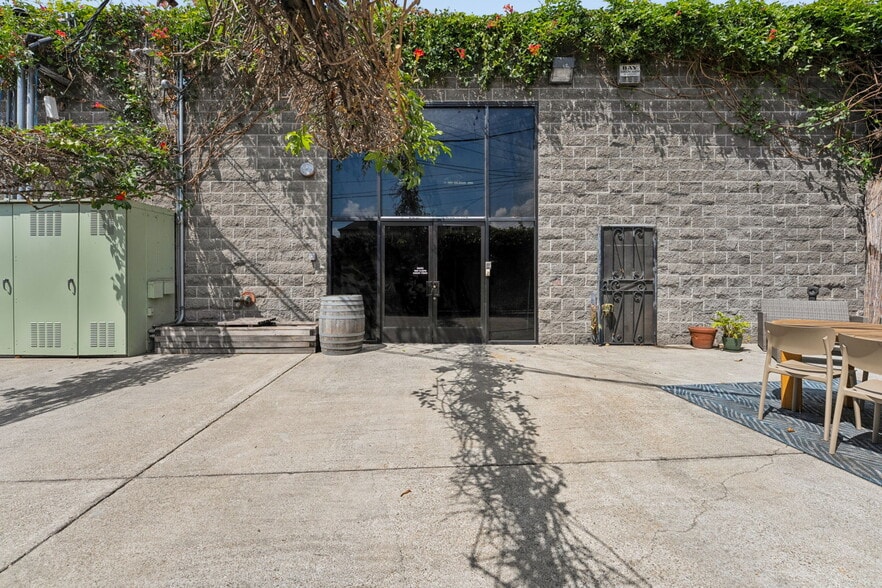 More Photos Of 825-829 27th Ave, Oakland Manufacturing For Sale