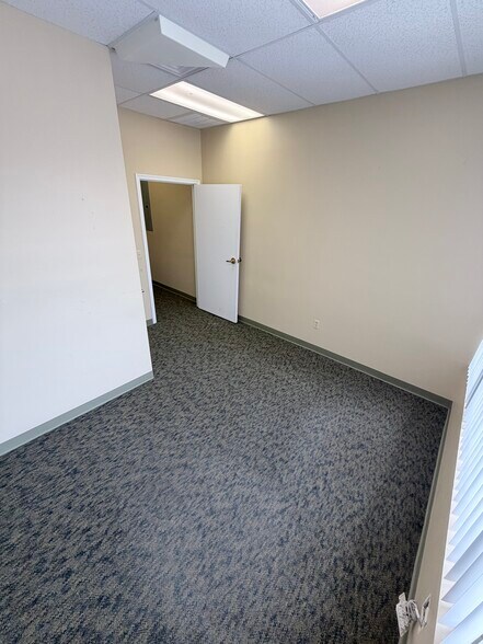 More Photos Of 900 SE Ocean Blvd, Stuart Office For Sale