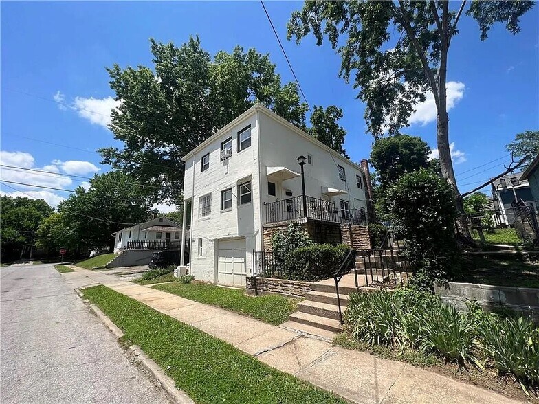 Primary Photo Of 1208 W White Oak St, Independence Apartments For Sale