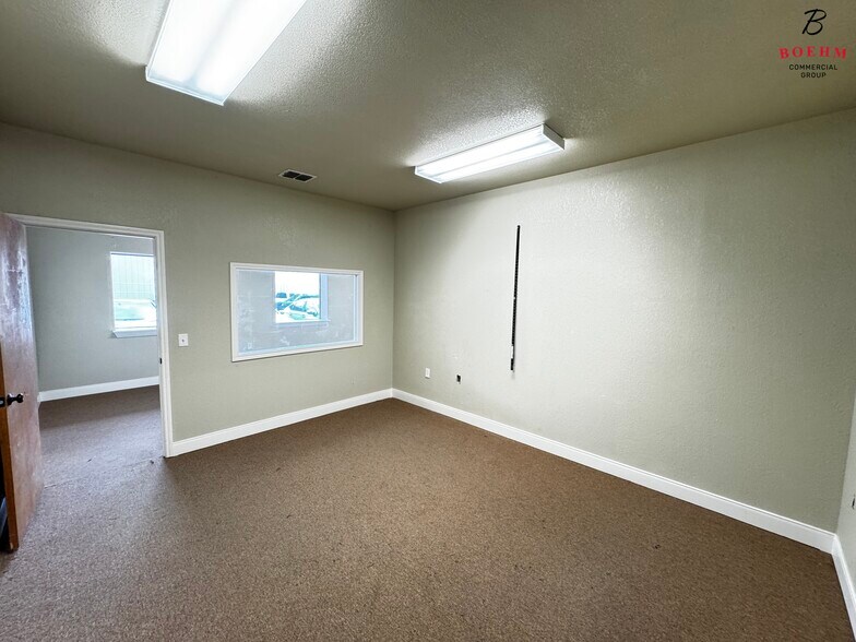 More Photos Of 103 Ranger Dr, Boerne Warehouse For Lease