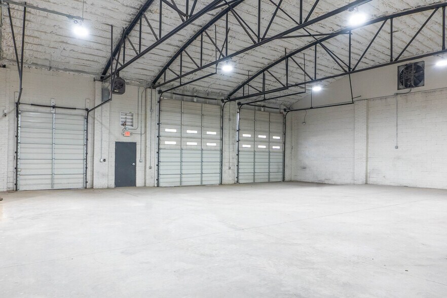 More Photos Of 122 Atando Ave, Charlotte Service For Lease