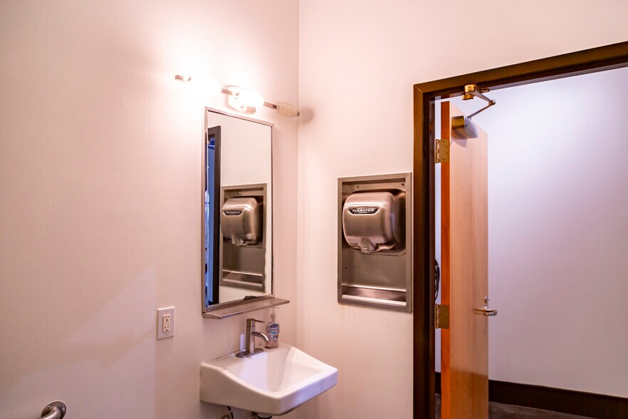 More Photos Of 319 Atlanta St, Marietta Office For Sale