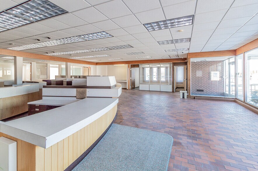 More Photos Of 132 E Main St, Hortonville Bank For Sale