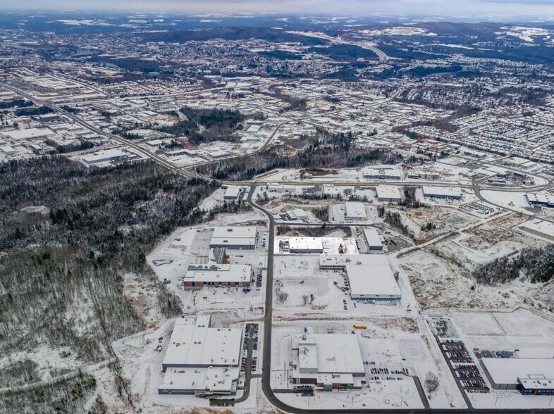 More Photos Of 760-764 Rue Joseph-Louis-Mathieu, Sherbrooke Distribution For Sale