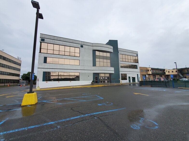 More Photos Of 30-56 Whitestone Expy, Flushing Office For Sale