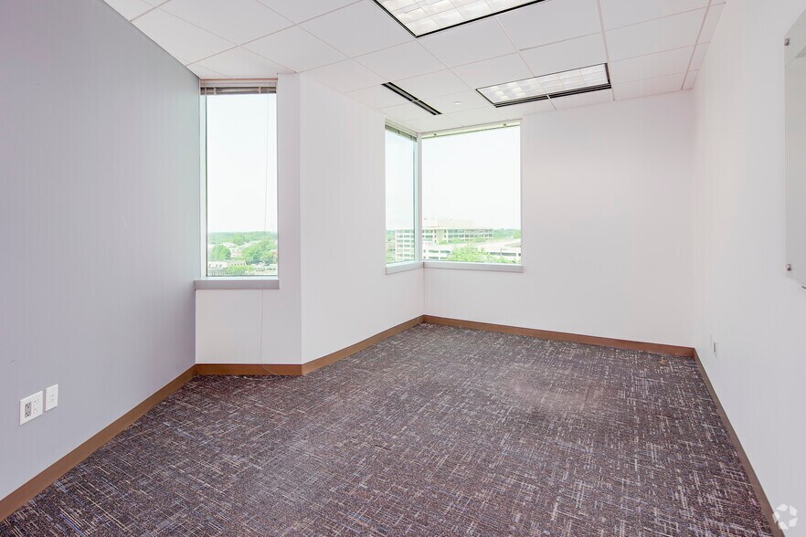 More Photos Of 1934 Old Gallows Rd, Vienna Office For Lease