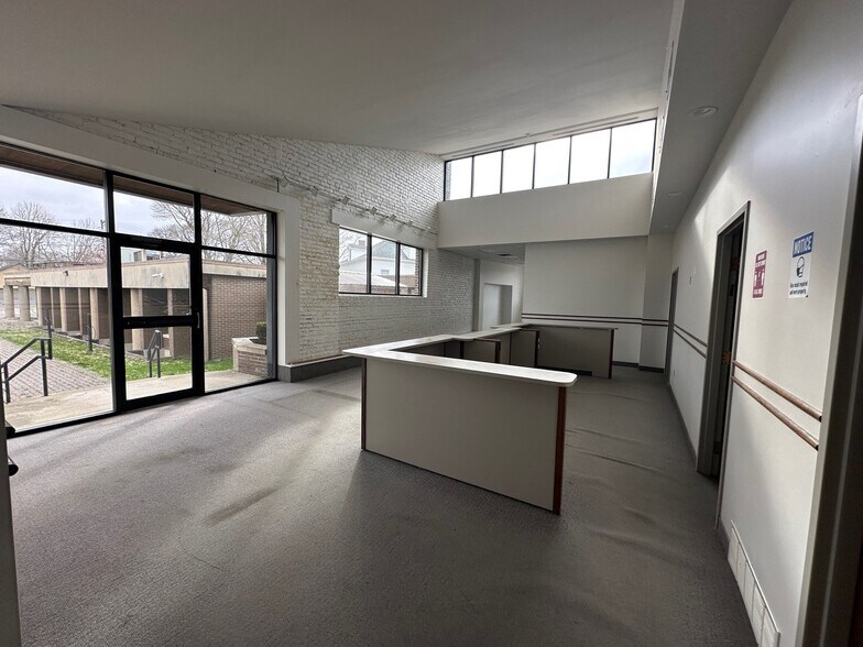 More Photos Of 560 W Third St, Jamestown Office For Lease