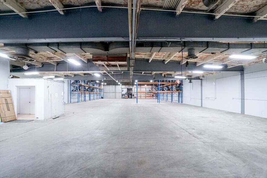 More Photos Of 13501 S Main St, Los Angeles Warehouse For Lease