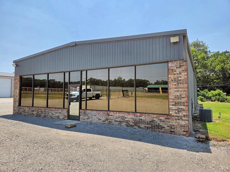 More Photos Of 33774 Highway 51, Wagoner Showroom For Lease