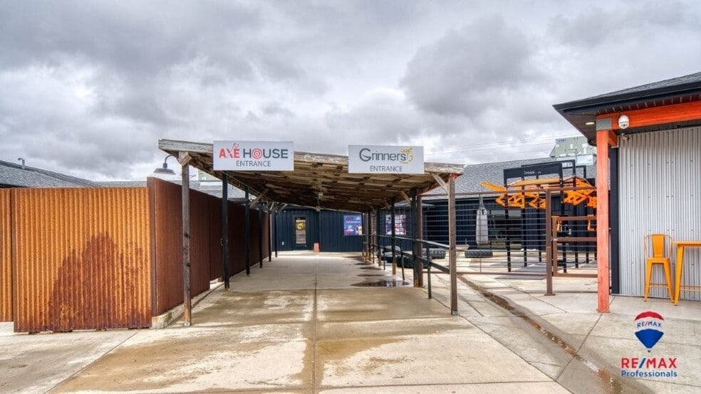 More Photos Of 5201 S Douglas Hwy, Gillette Bar For Sale