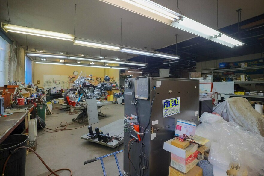 More Photos Of 4215 E Lake St, Minneapolis Freestanding For Sale