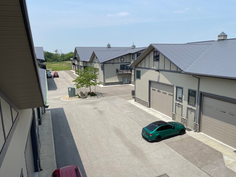 More Photos Of 2220 Ferry Rd, Naperville Showroom For Sale