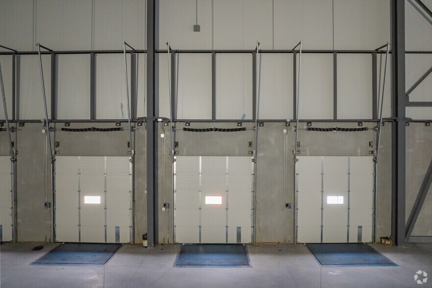 More Photos Of 22 Medicorum Pl, Hamilton Distribution For Lease