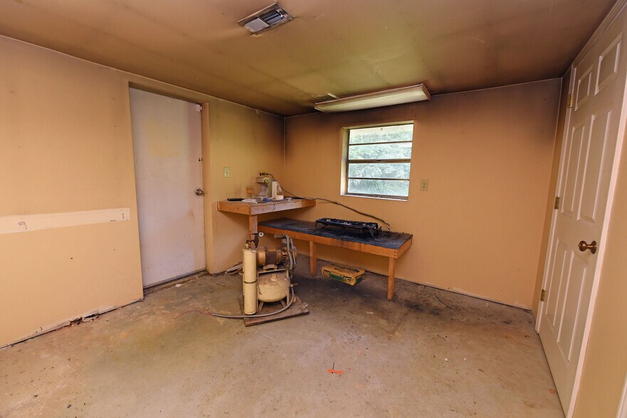 More Photos Of 10 Deer Crossing Trl, Blairsville Office For Sale