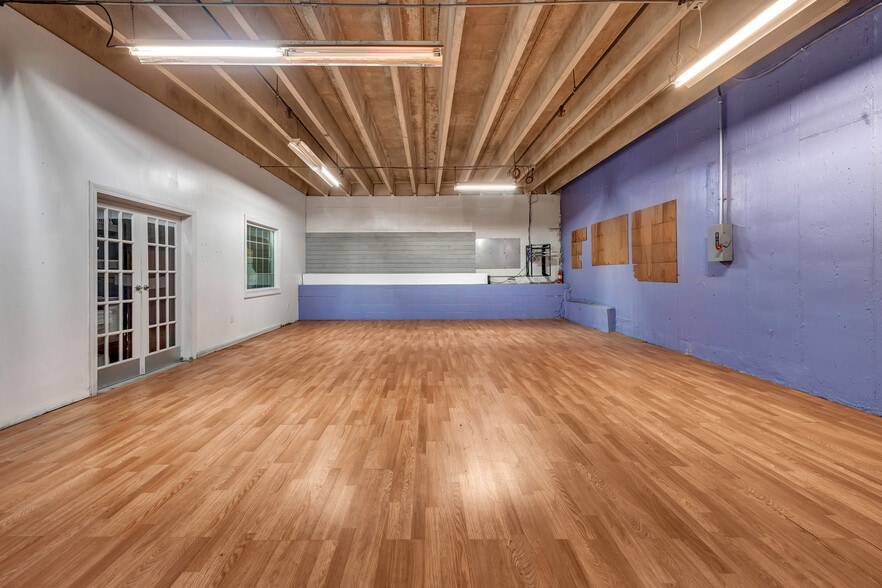 More Photos Of 35-69 Benham Ave, Bridgeport Flex For Lease